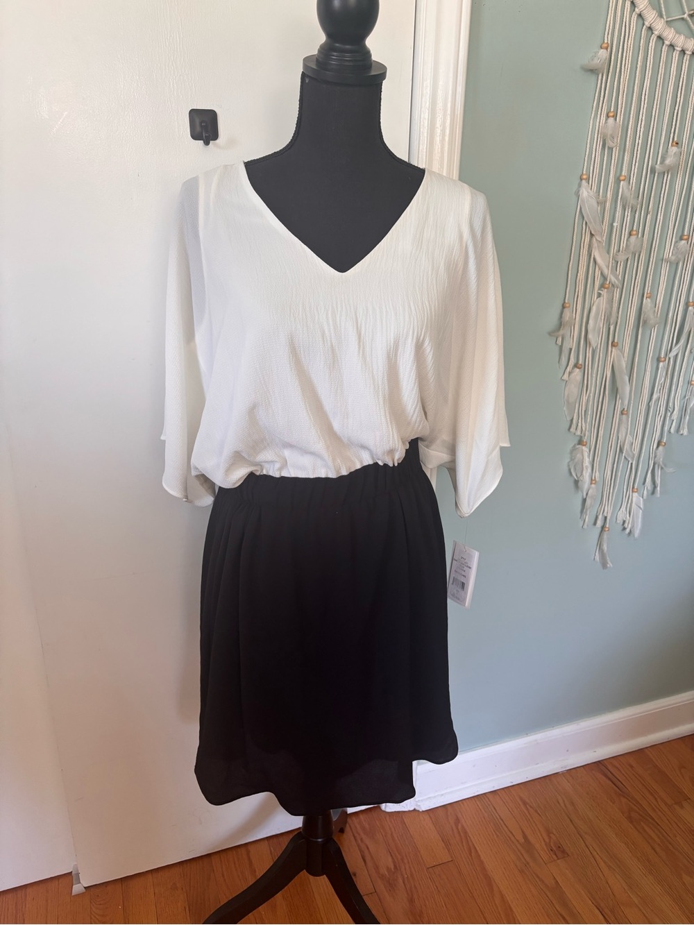 Halston Two-Tone V-Neck Skirt Dress - White Top & Black Skirt size 8